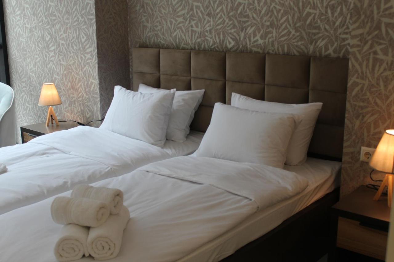 Horizons Hotel Rooms Batumi Bagian luar foto