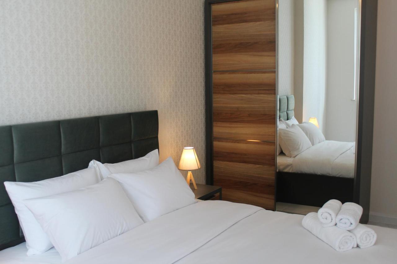 Horizons Hotel Rooms Batumi Bagian luar foto