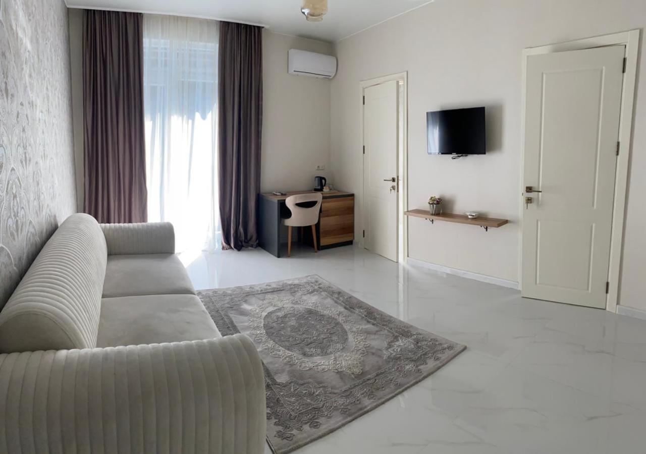 Horizons Hotel Rooms Batumi Bagian luar foto
