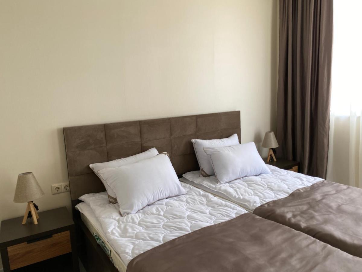 Horizons Hotel Rooms Batumi Bagian luar foto