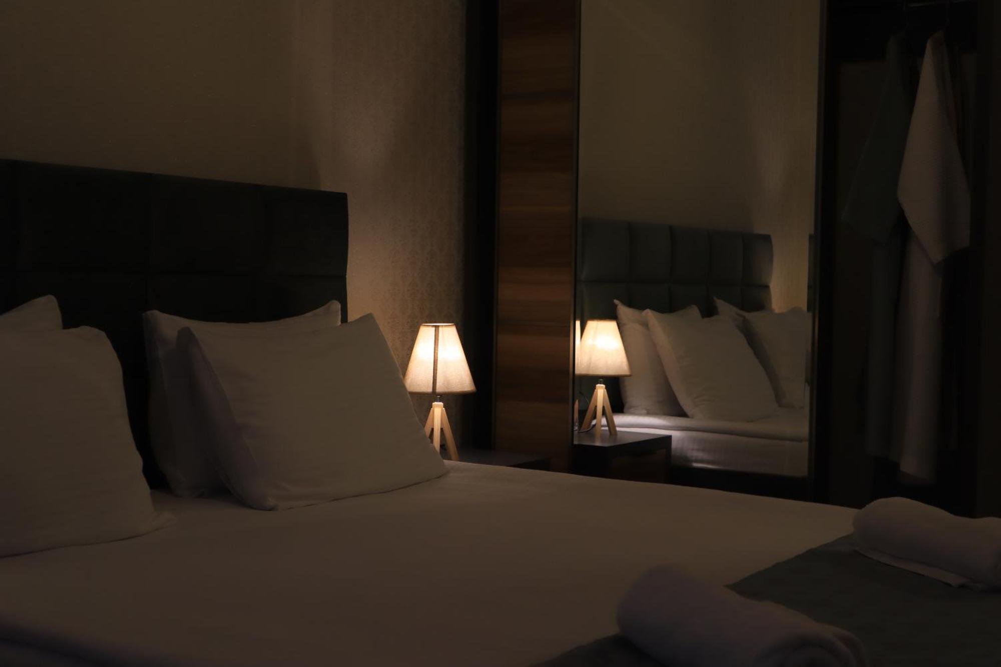 Horizons Hotel Rooms Batumi Bagian luar foto