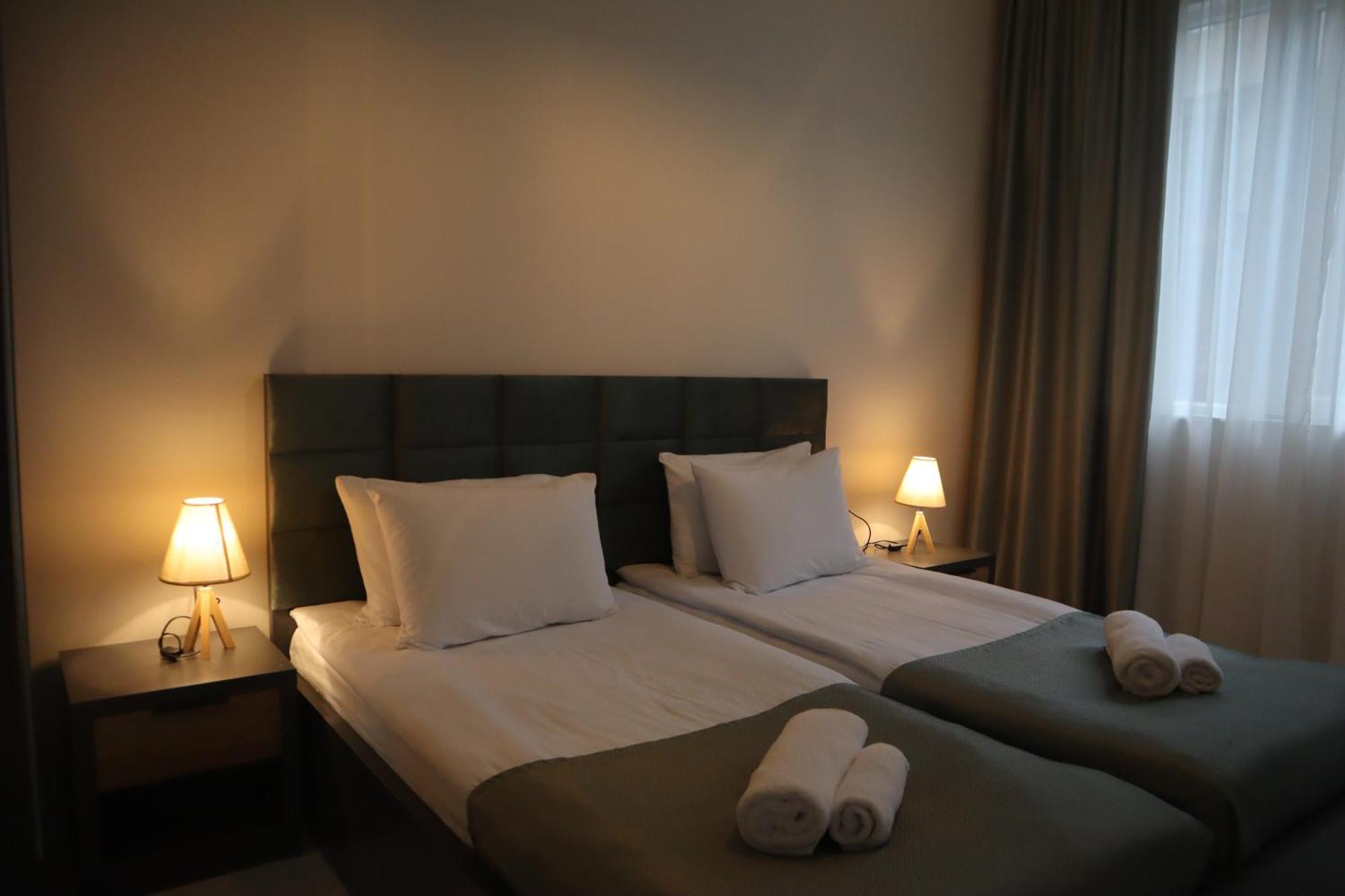 Horizons Hotel Rooms Batumi Bagian luar foto