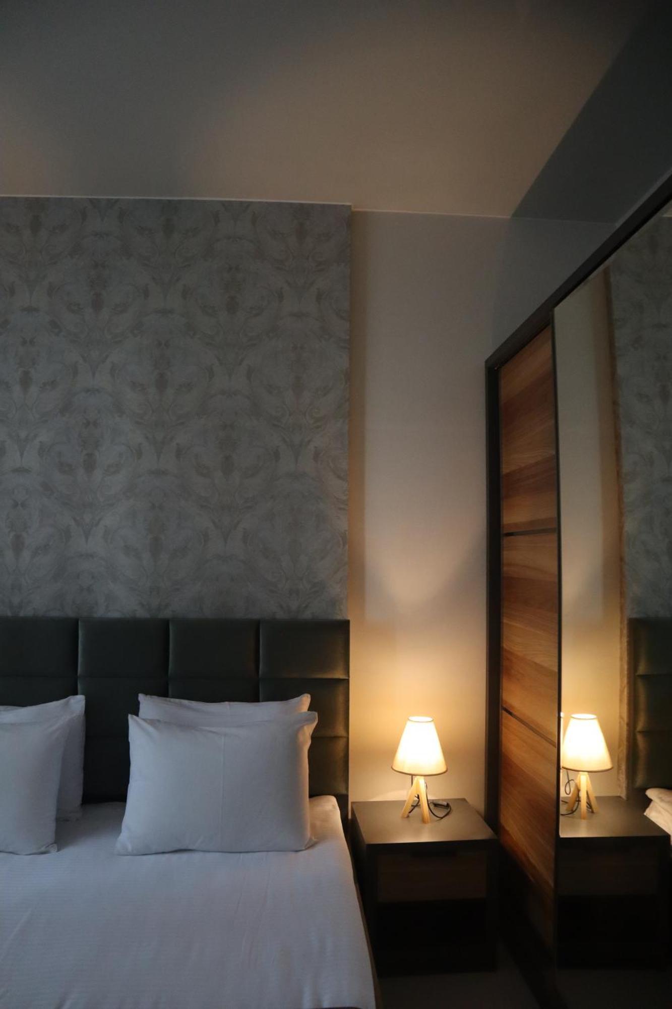 Horizons Hotel Rooms Batumi Bagian luar foto