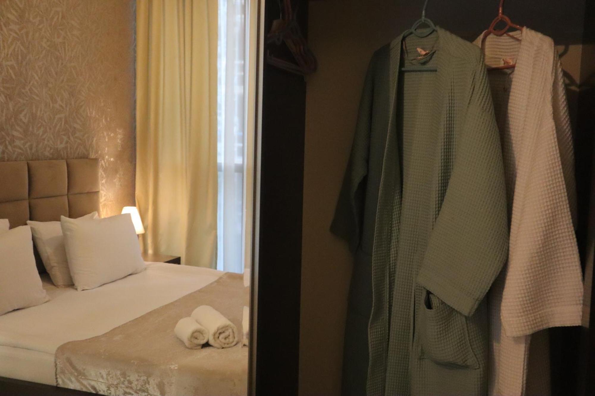 Horizons Hotel Rooms Batumi Bagian luar foto