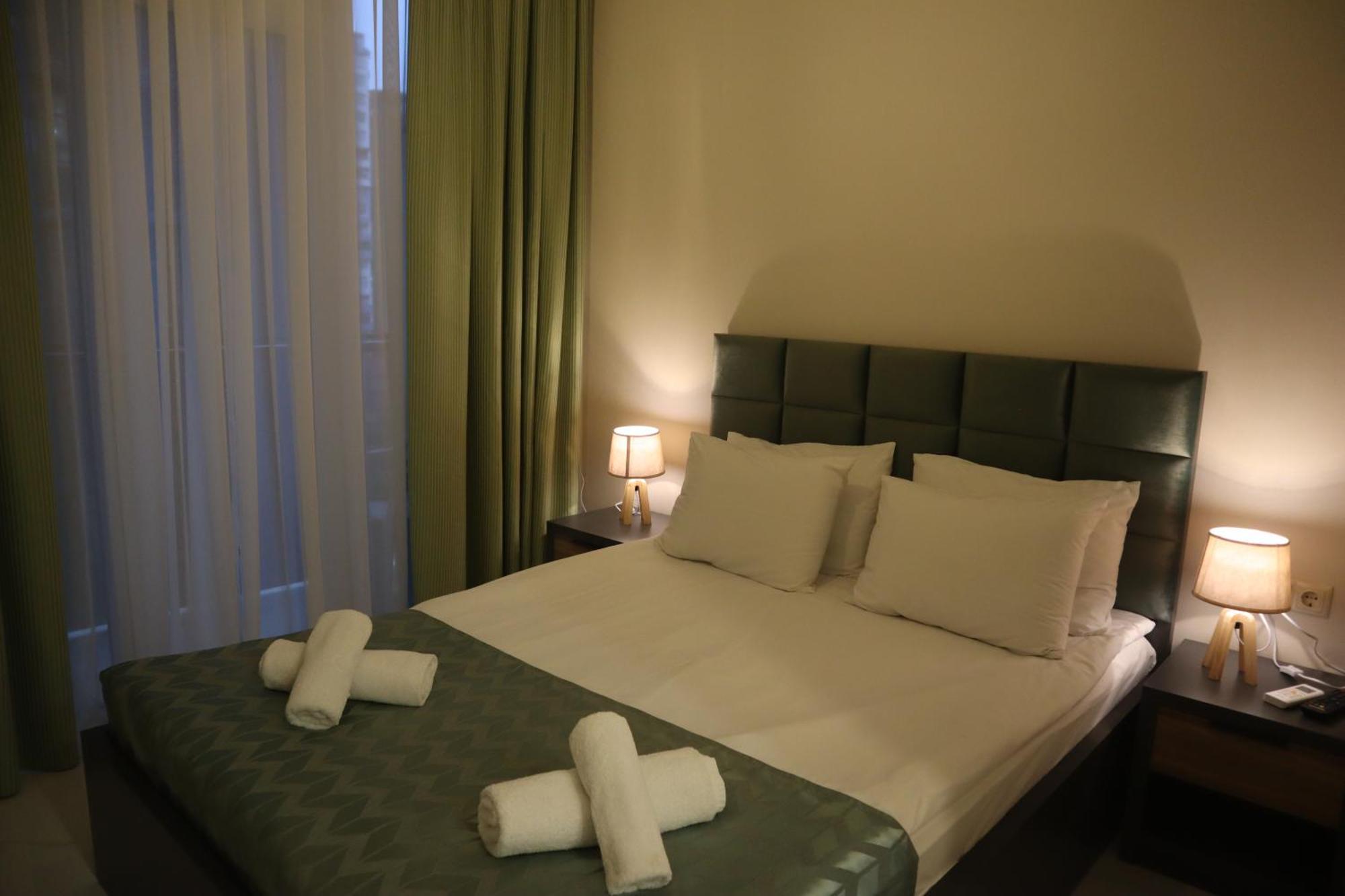 Horizons Hotel Rooms Batumi Bagian luar foto