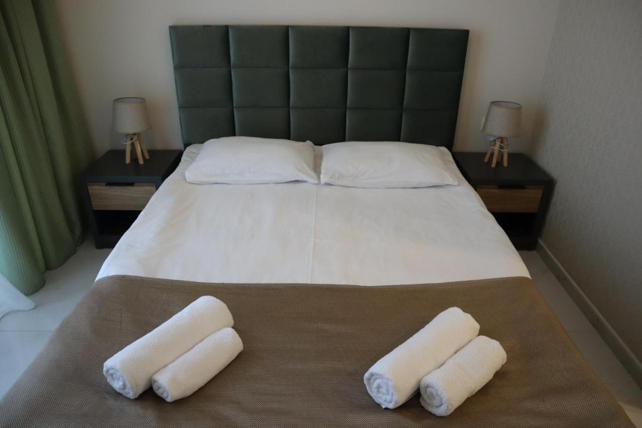 Horizons Hotel Rooms Batumi Bagian luar foto